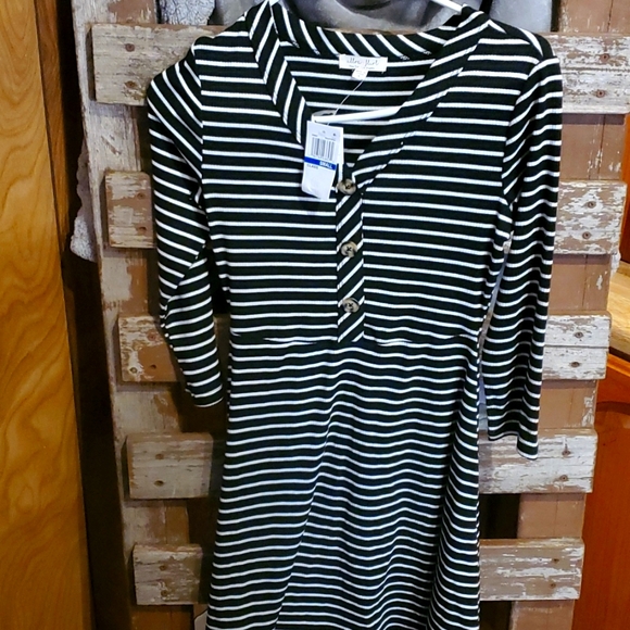 Dress - Picture 1 of 2
